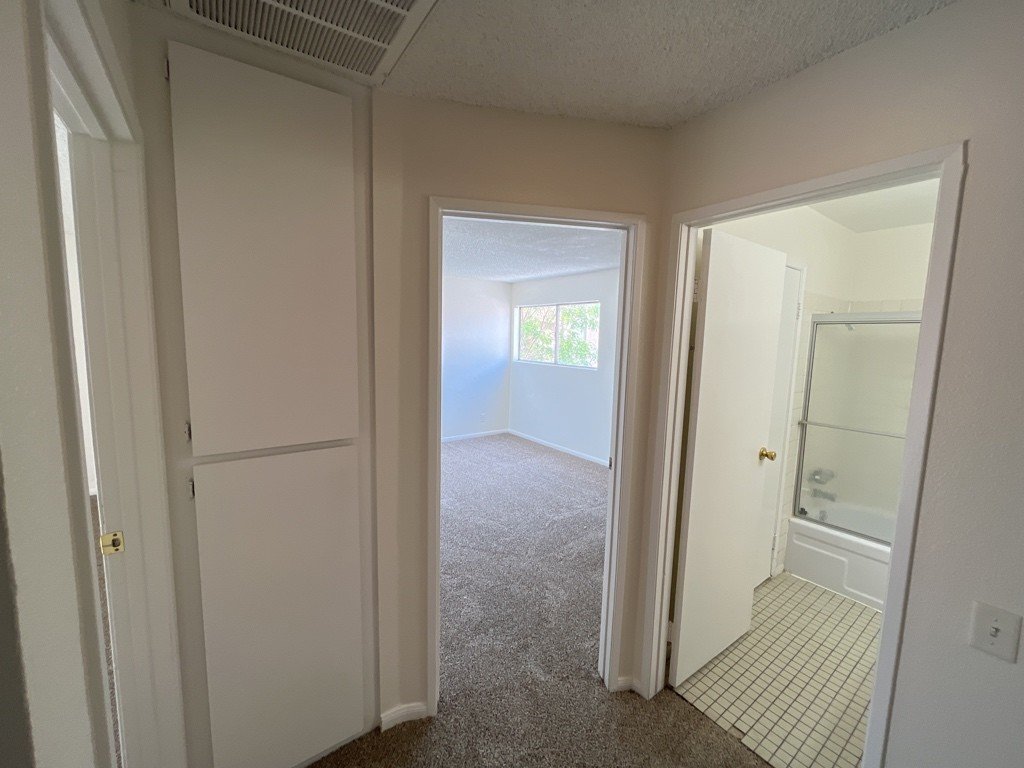 Centrally located townhome near Strip property image