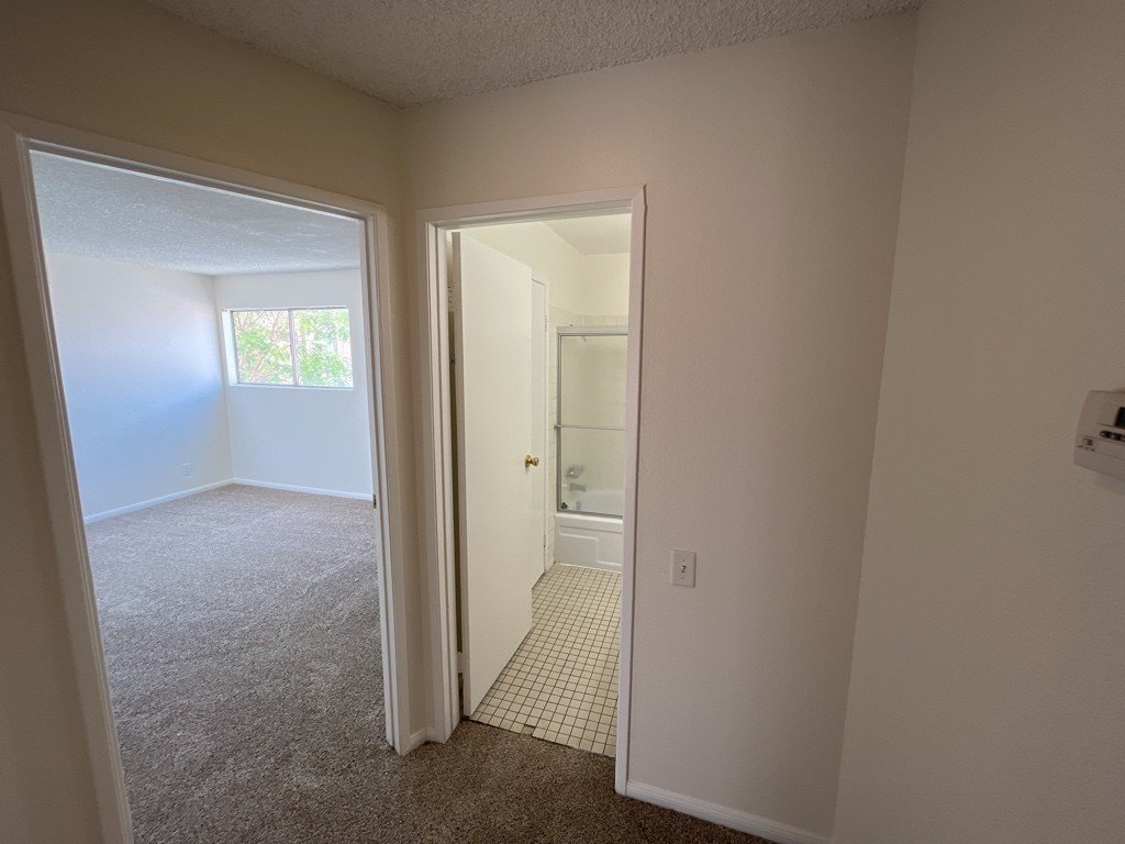 Centrally located townhome near Strip property image
