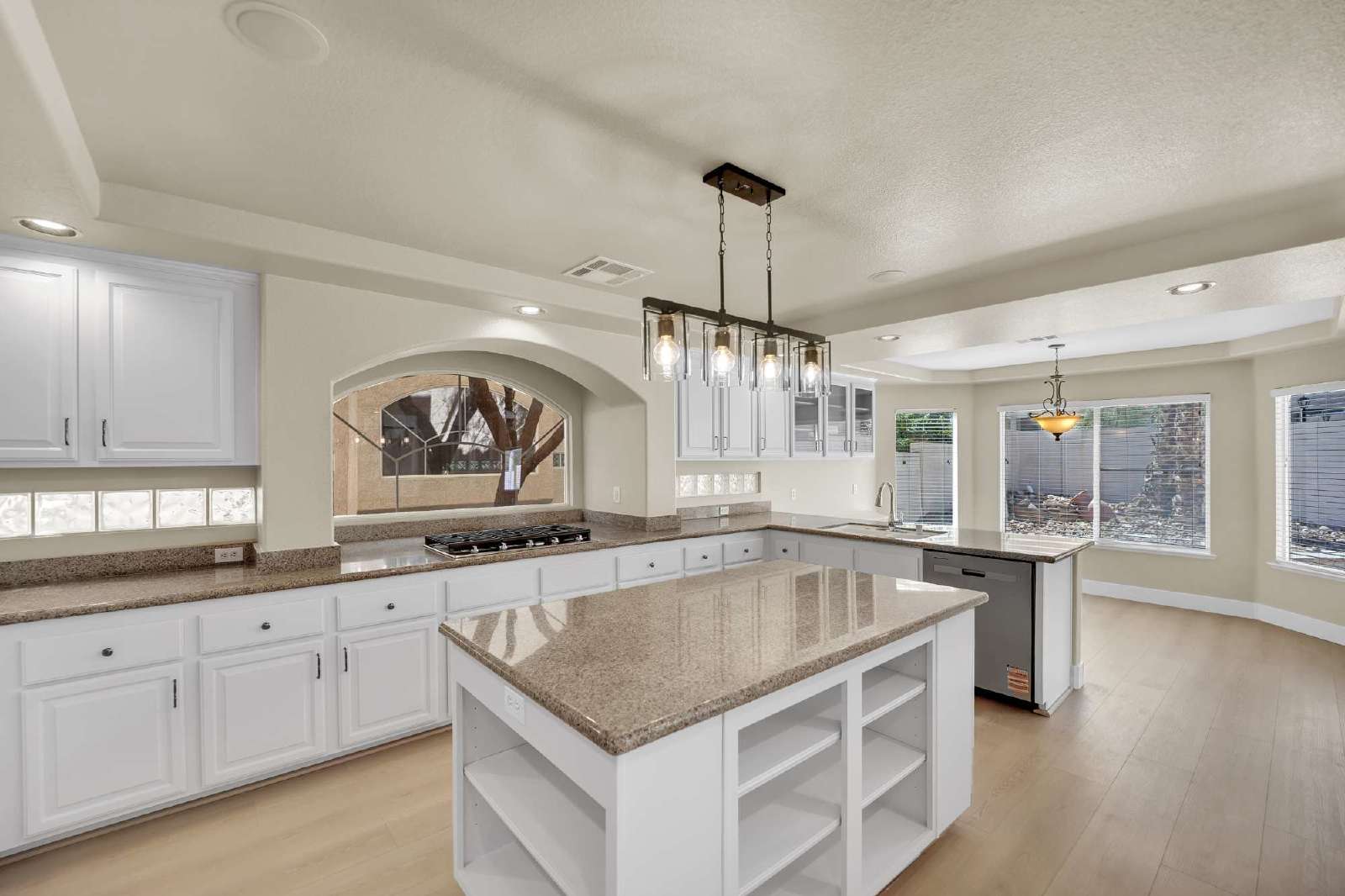 Beautifully updated luxury home with pool in Southern Highlands property image
