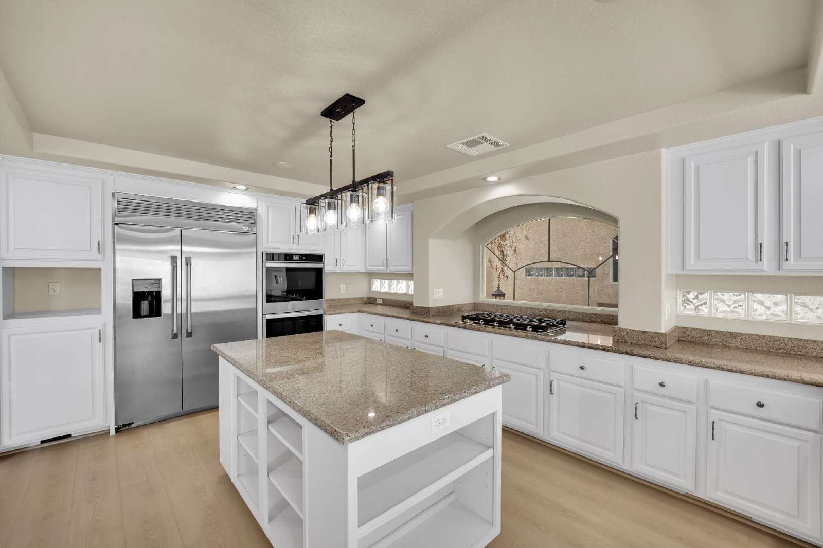 Beautifully updated luxury home with pool in Southern Highlands property image