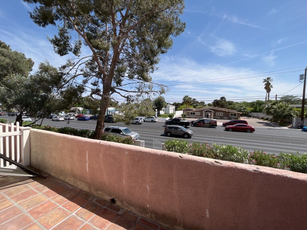 Centrally located townhome near Strip property image