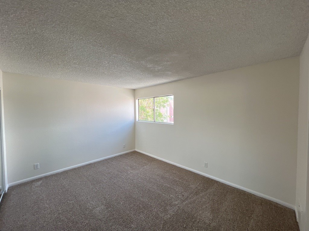 Centrally located townhome near Strip property image