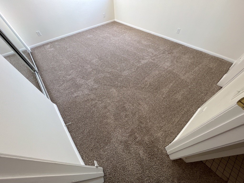 Centrally located townhome near shopping and bus stops. property image