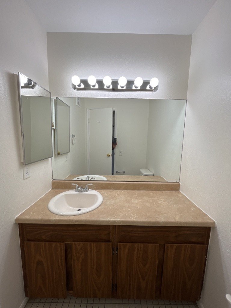 Centrally located townhome near shopping and bus stops. property image