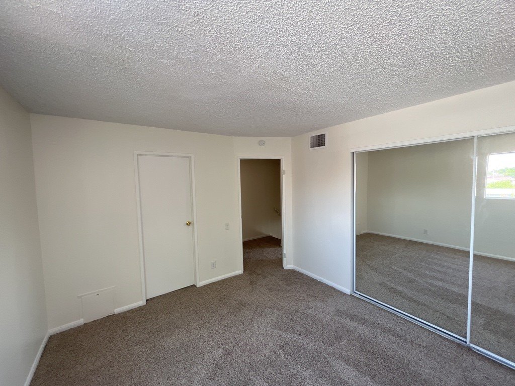 Centrally located townhome near Strip property image